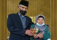 Kakek 93 Tahun Menikah Lagi Jadi Pasangan Tertua di KUA