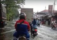 Jalan Zafri Zamzam Banjarmasin Kembali Direndam Air, Warga: "Kebanjiran Lagi"