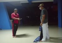 Tiga Cara Menggunakan Sarung untuk Membeladiri