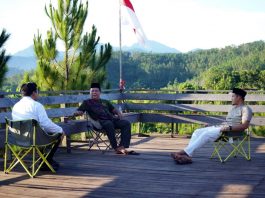 Ngopi Santai Gubernur Kalsel dan Buya Arrazy di Puncak Mawar Kiram