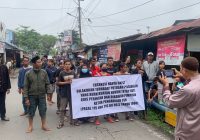 Warga Kampung Batuah Bentangkan Spanduk Adang Petugas Jelang Eksekusi oleh Pemko Banjarmasin