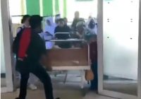 Pasien Rumah Sakit Panik Berhamburan Keluar di RSUD Mamuju Saat Gempa Mengguncang
