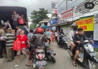 Penutupan Pasar Batuah Batal, Polresta Banjarmasin Bagikan Ratusan Nasi Kotak