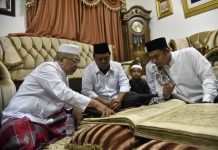 Buya Arrazy & Paman Birin Baca Kitab Suci Alquran Tulisan Tangan Datu Kelampayan