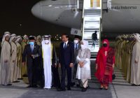 Tiba di Abu Dhabi, Presiden RI Joko Widodo dan Ibu Iriana Disambut Menteri Suhail Mohammed Al Mazroei