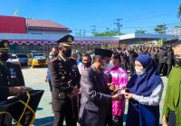 Puncak Peringatan Hari Bhayangkara ke-76, Kapolresta Banjarmasin Berikan SIM Gratis untuk Guru Agama dan Marbot