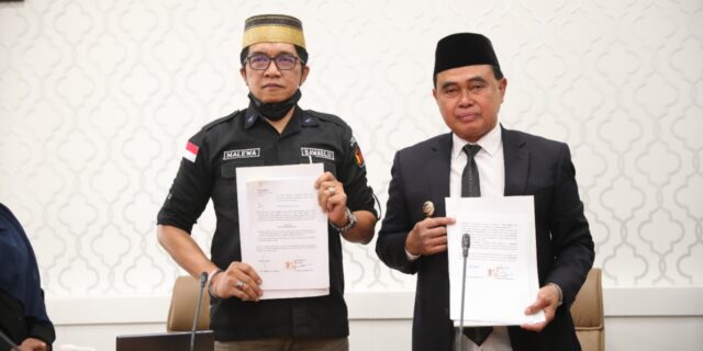 29072022_Bupati Zairullah Azhar dan Bawaslu teken kesepakatan bersama. (Istimewa)