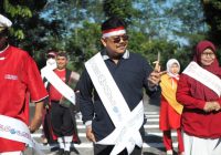 HM Muslih Turun ke Zebra Cross Meriahkan Kominfo Fashion Week 2022 Sambut Harjad Kalsel