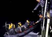 KRI Hiu Evakuasi Warga Amerika dari Atas Kapal MSV Ocean Intervention, Ini Penyebabnya