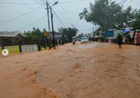 Walikota Banjarbaru Perintahkan Jajaran Pemko Evaluasi Banjir di 3 Kecamatan di Banjarbaru