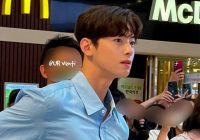 Cha Eun Woo Terciduk Kamera Netizen Sedang Ngemol di Sebuah Mal di Seoul: "Aslinya Lebih Ganteng Dari di Foto"