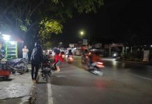 Waspada Lewat Jalan Veteran Banjarmasin Puluhan Sepeda Motor Gembos Banyak Paku