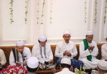 Peringati Haul Pertama Guru Khalil, Bupati Bersama Jamaah Khusyu Bacakan Tahlil dan Doa