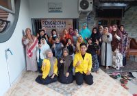 FK ULM Latih Ibu-Ibu Pengajian Balitan Membuat Minuman Herbal