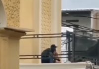 Viral Pasangan Muda Mudi Bermesraan di Atap Masjid Buat Geram