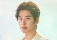 Ekspresi Serius Lee Yi Kyung untuk Promosi Teater Musikal Drakor Crash Landing on You Bikin Ngakak Netizen