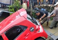 Hendak Ziarah ke Makam Datu Kabul, Honda Brio Tercebur ke Sungai di Margasari Hulu Rantau Tapin, Sopir Diduga Mengantuk