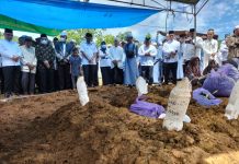 Kepala Kanwil Kemenag Kaltim Dimakamkan Satu Lubang Bersama Istri, Anak dan Mertua, Korban Laka Maut di Pulang Pisau