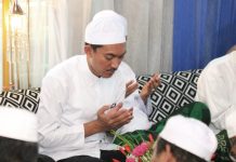 Syekh Ali Al Banjari Saat Berzikir Tubuhnya Tak Terlihat, Hanya Pakaian dan Sorbannya Saja Nampak