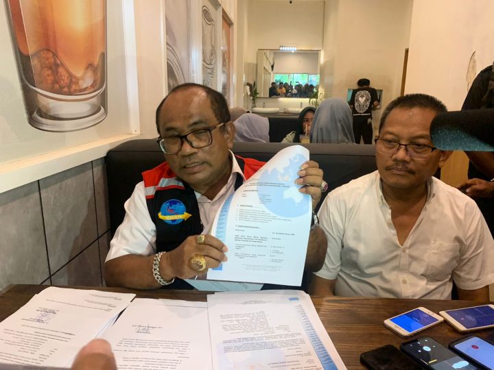 02082022_Saut Nathan Samosir menggelar konferensi pers terkait tudingan terhadap dirinya. (wartabanjar.com-tius)