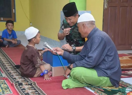 Gembiranya Anak-anak Desa Sungai Gampa Ngaji di Masjid Didatangi Dandim 1007/Banjarmasin