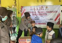 Anak-anak Rumah Harapan Jalan Piere Tendean Sungai Baru Kaget Kedatangan Sejumlah Polwan