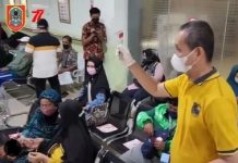 RSUD Ulin Banjarmasin Bagikan 1.000 Bendera kepada Pengunjung dan Pasien