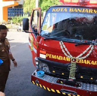 Ditapung Tawar Wali Kota, Armada Baru Damkar Banjarmasin Resmi Beroperasi