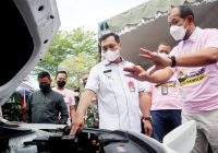 Wali Kota Aditya Jajal Mobil Listrik di Kawasan Pilot Project Kompor Induksi, Banjarbaru Selatan