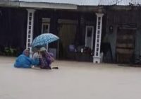 Ketinggian Air di Navatani Jorong Sepinggang Orang Dewasa, Tim SAR Evakuasi Korban Banjir