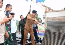 Jamban di Sepanjang Sungai Awang Bangkal Timur Dirobohkan Bupati Banjar Saidi Mansyur