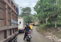 Jembatan Paringin Tutup Total, Jalur Alternatif Bungin-Layap Macet Dilewati Truk Besar