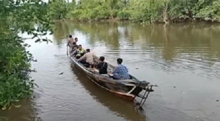 Respons Penampakan Buaya, Polsek Kertak Hanyar Sisir Sungai Desa Tatah Bangkal