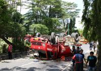Truk Tangki Pengangkut Solar Terbalik di Depan Kantor DPRD Kabupaten Banjar Berhasil Dikembalikan ke Kondisi Normal