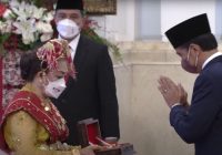 Presiden Jokowi Anugerahkan Tanda Kehormatan Bagi 127 Tokoh