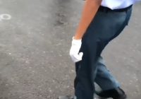 Viral Sepatu Pengibar Bendera Jebol, Tetap Berjalan Baris-Berbaris