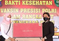Hari Kemerdekaan RI Ke-77, Kapolresta Banjarmasin Bagi-Bagi Hadiah