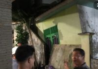 Rumah Roboh di Jalan Kelayan B Banjarmasin, Tim BPBD Tak Bisa Evakuasi