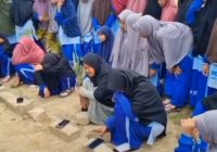 Tangis Histeris Santriwati Saat Disuruh Hancurkan Hape, Cek Videonya