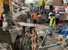 Perbaikan Pipa  Bocor PT Air Minum Bandarmasih di Jalan Pramuka Banjarmasin Molor