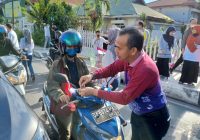 Dinas Pariwisata Provinsi Bagikan Seribu Bendera di 3 Lokasi