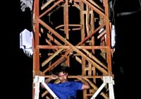 Pria Naiki Tower di Jalan A Yani Berhasil Dibujuk Turun