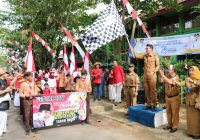 Anak-anak Kenakan Pakaian Adat dan Profesi, Bupati Lepas Jalan Santai Karnaval SDN Keraton 1 Martapura