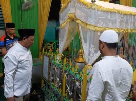 Gubernur Kalsel H Sahbirin Noor Sempatkan Berziarah ke Tuan Guru Surgi Mufti