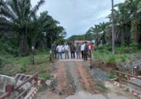 Jhonlin Group Kirim Alat Berat Bantu Perbaikan Jembatan Desa Banjarsari-Desa Makmur