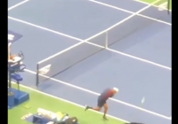 Detik-detik Petenis Australia Banting Dua Raket Usai Kalah dari Petenis Rusia