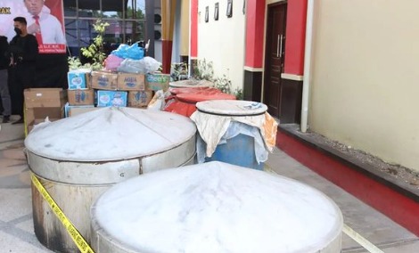 09092022_Drum berisi permentasi arak diamankan Polda Kalteng dari pabrik miras di Kotim. (Istimewa)
