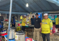 Malam Ini Pembacaan Kitab Datu Kelampayan, Paman Birin Turut Memasak Bersama Warga