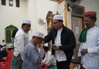 Bupati Zairullah Santuni Belasan Anak Yatim Saat Monitoring Masjid Nurul Huda Desa Segumbang