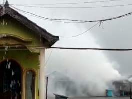Di Saat Hujan, Rumah H Mastu di Desa Pihanin Raya Daha Selatan Terbakar